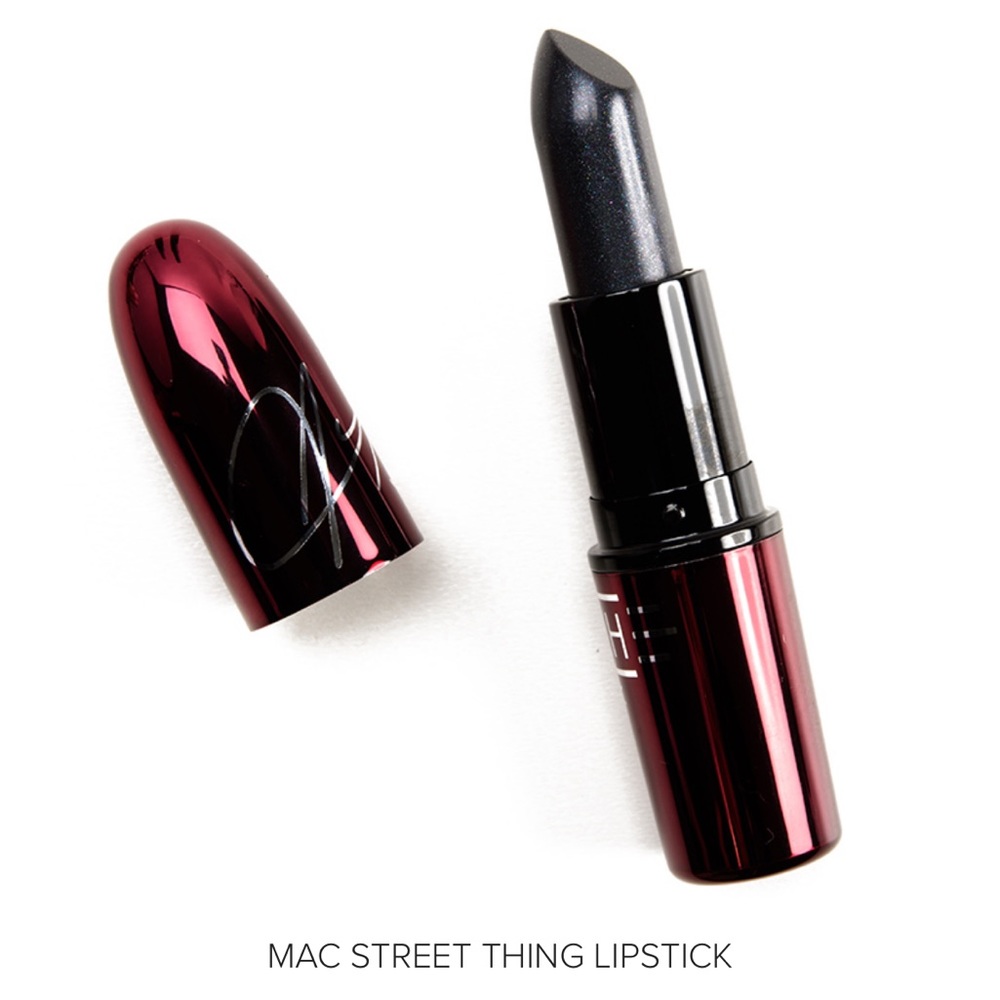 M.A.C AALIYAH  STREET THING LIPSTICK 💄